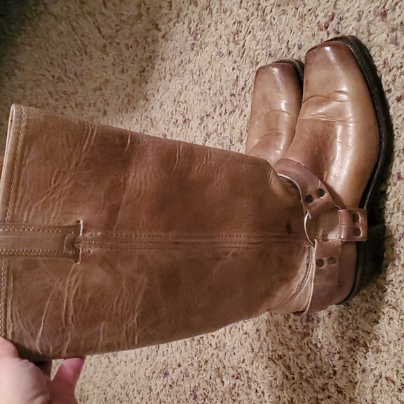FRYE DISTRESSED TAN LEATHER SIZE 7.5